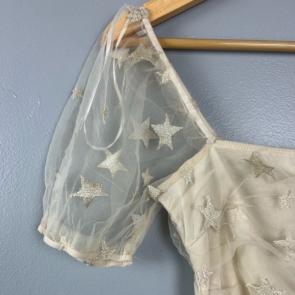 Le Lis Puff Sleeve Gold Star Bodysuit - Picture 3 of 9